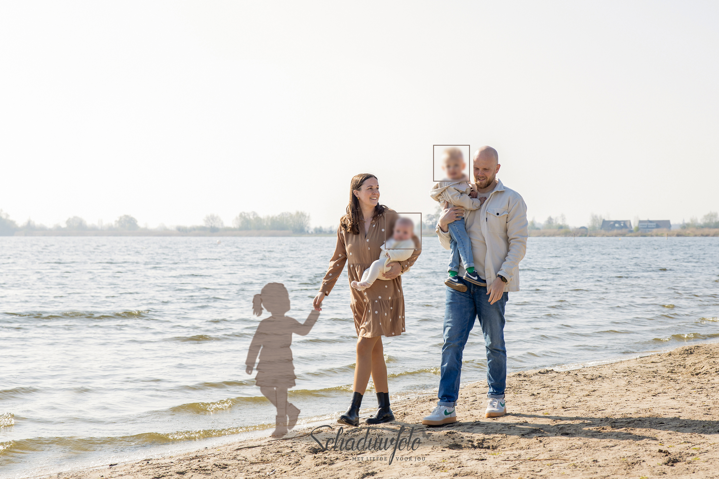 Schaduwfoto_door_Dasja_Dijkstra_minifotoshoot_door_Das_Knuss_Fotografie_Reeuwijkse_Plassen_overleden_kindje_getekend_eindelijk_compleet