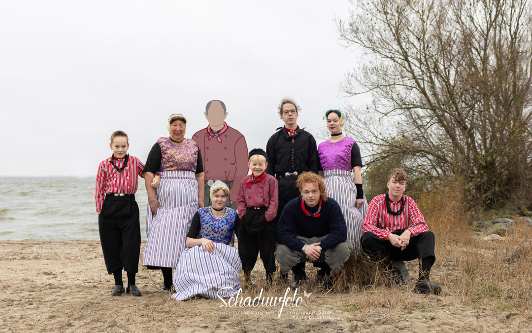 Schaduwfoto met klederdracht